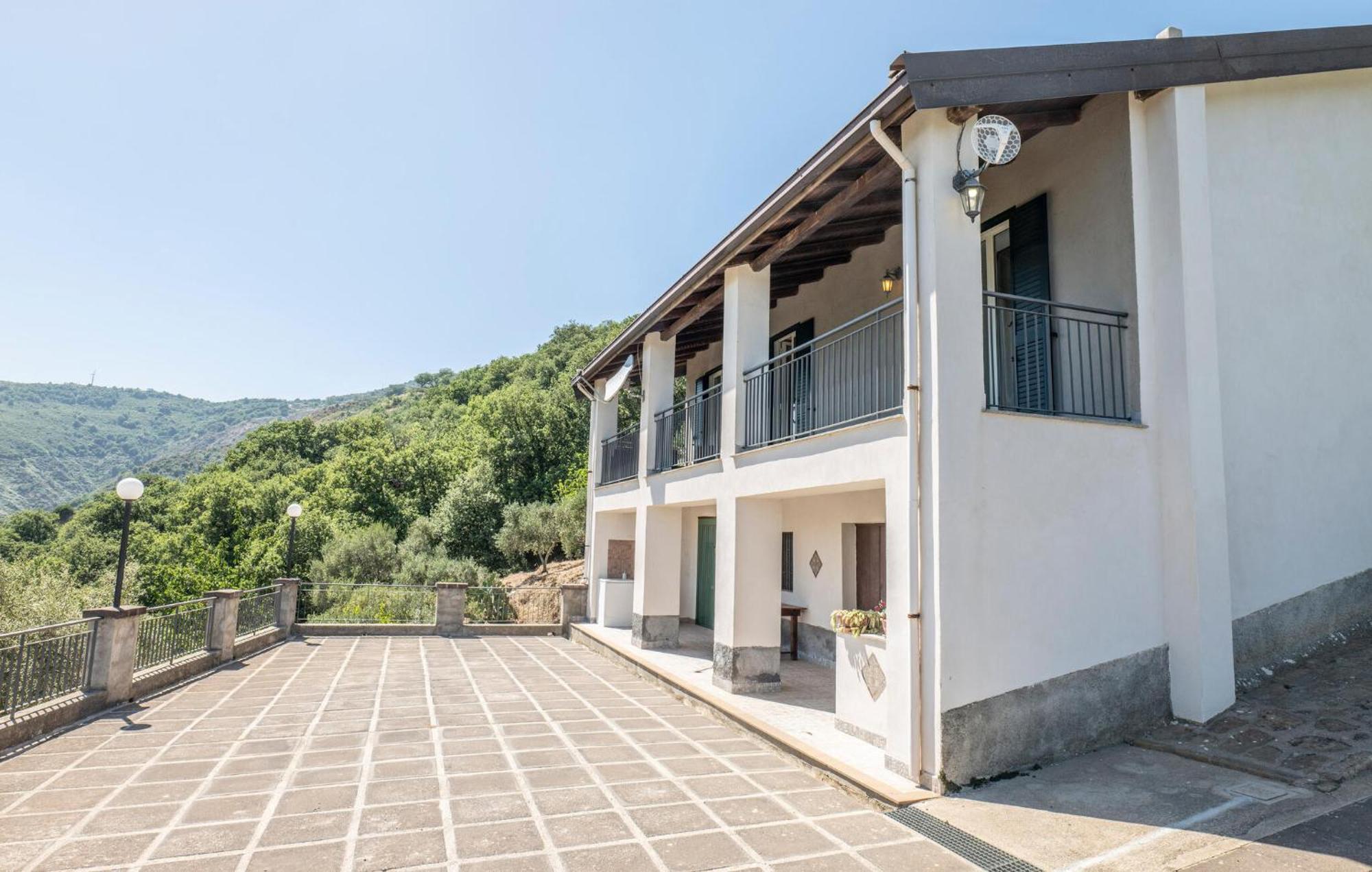 3 Bedroom Beautiful Home In Librizzi Bagian luar foto